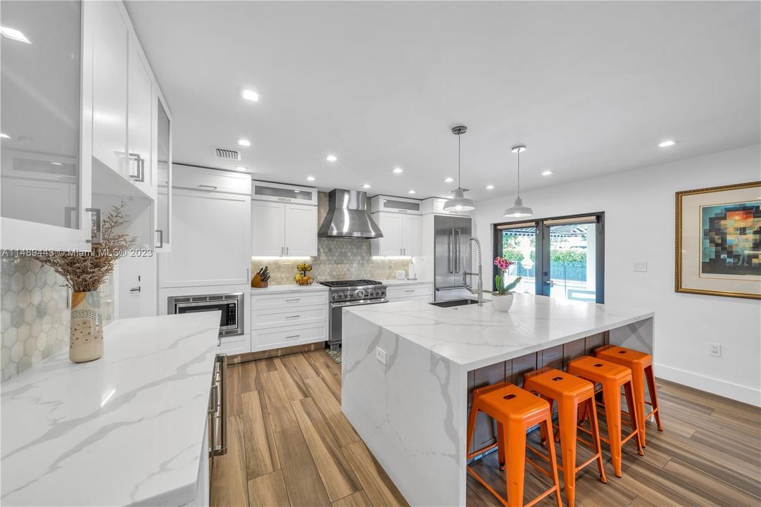 Недавно продано: $1,495,000 (4 спален, 2 ванн, 2340 Квадратных фут)