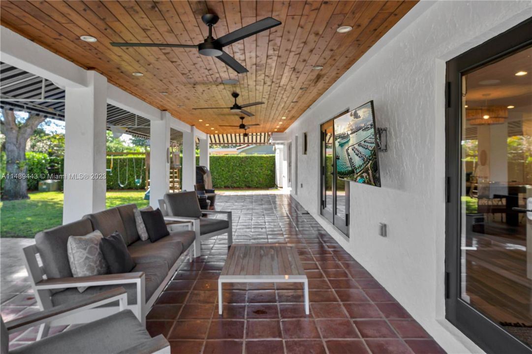 Недавно продано: $1,495,000 (4 спален, 2 ванн, 2340 Квадратных фут)