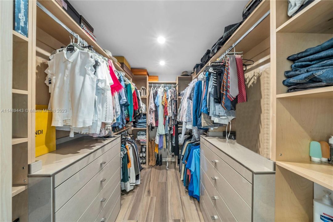 Недавно продано: $1,495,000 (4 спален, 2 ванн, 2340 Квадратных фут)