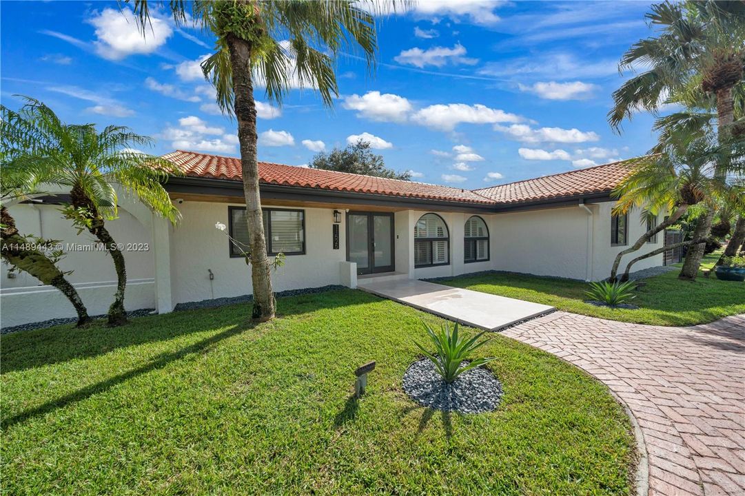 Недавно продано: $1,495,000 (4 спален, 2 ванн, 2340 Квадратных фут)