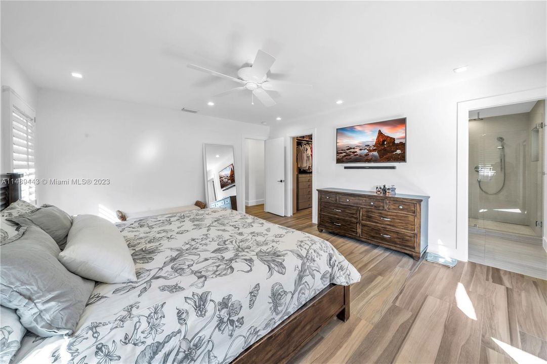 Недавно продано: $1,495,000 (4 спален, 2 ванн, 2340 Квадратных фут)