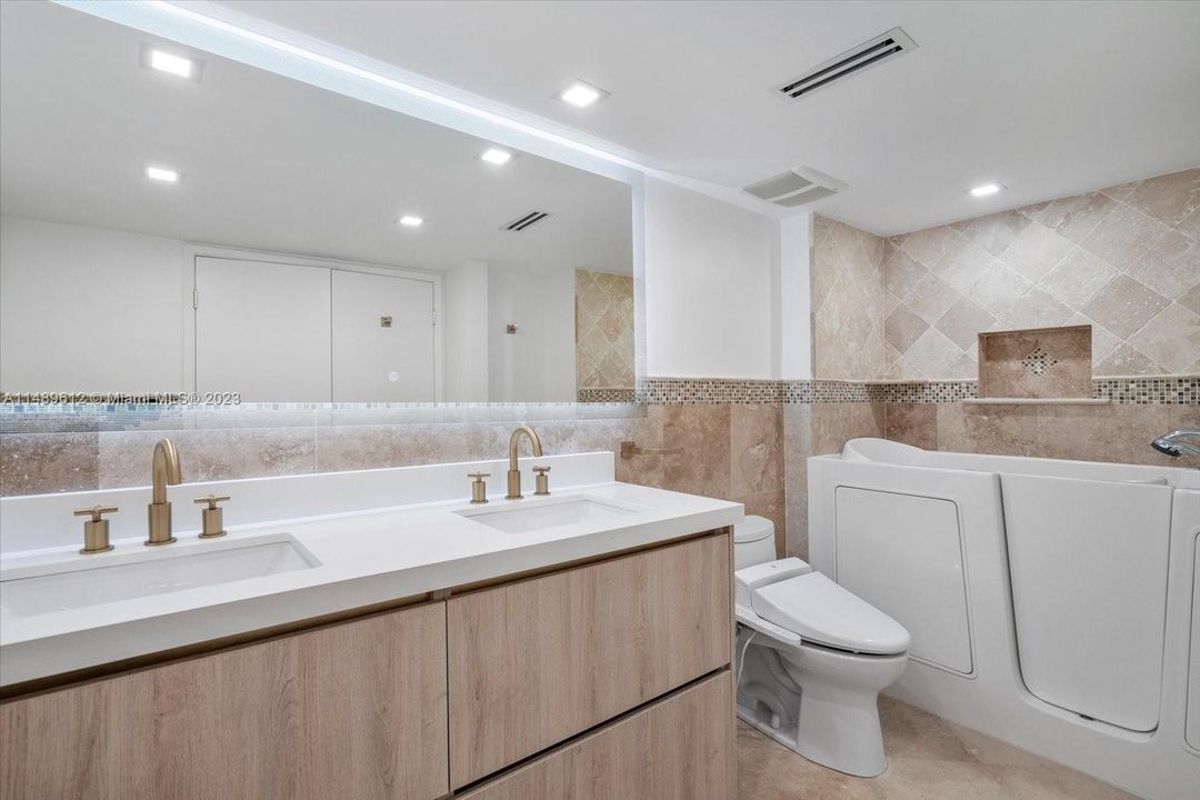 Recently Rented: $3,500 (2 beds, 2 baths, 1271 Square Feet)