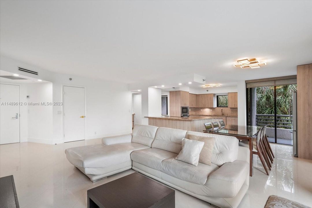 Recently Rented: $3,500 (2 beds, 2 baths, 1271 Square Feet)