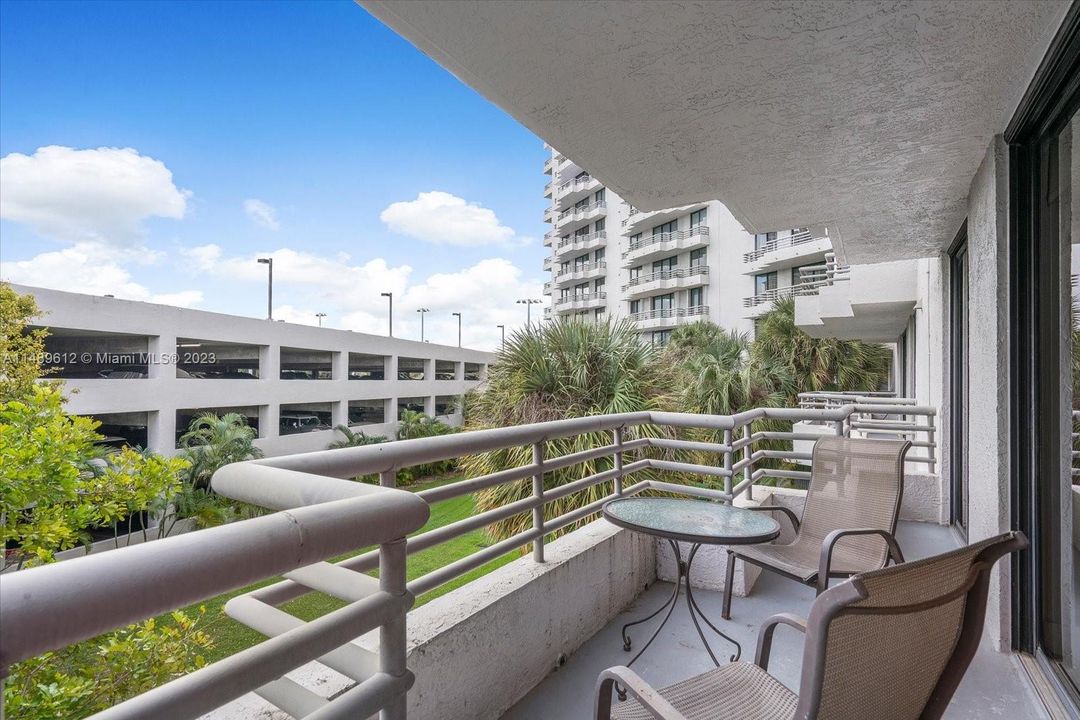 Recently Rented: $3,500 (2 beds, 2 baths, 1271 Square Feet)