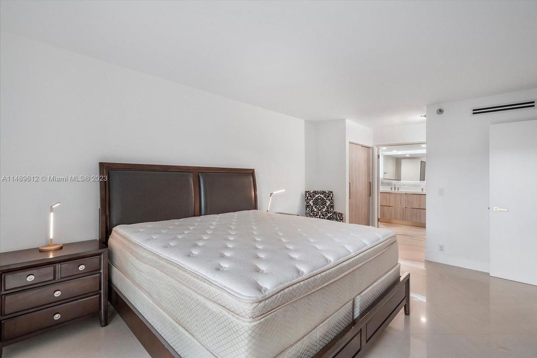 Recently Rented: $3,500 (2 beds, 2 baths, 1271 Square Feet)