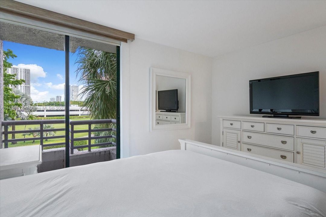 Recently Rented: $3,500 (2 beds, 2 baths, 1271 Square Feet)