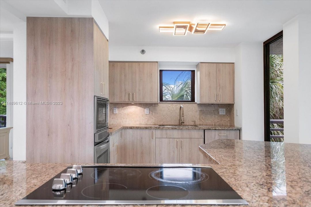 Recently Rented: $3,500 (2 beds, 2 baths, 1271 Square Feet)