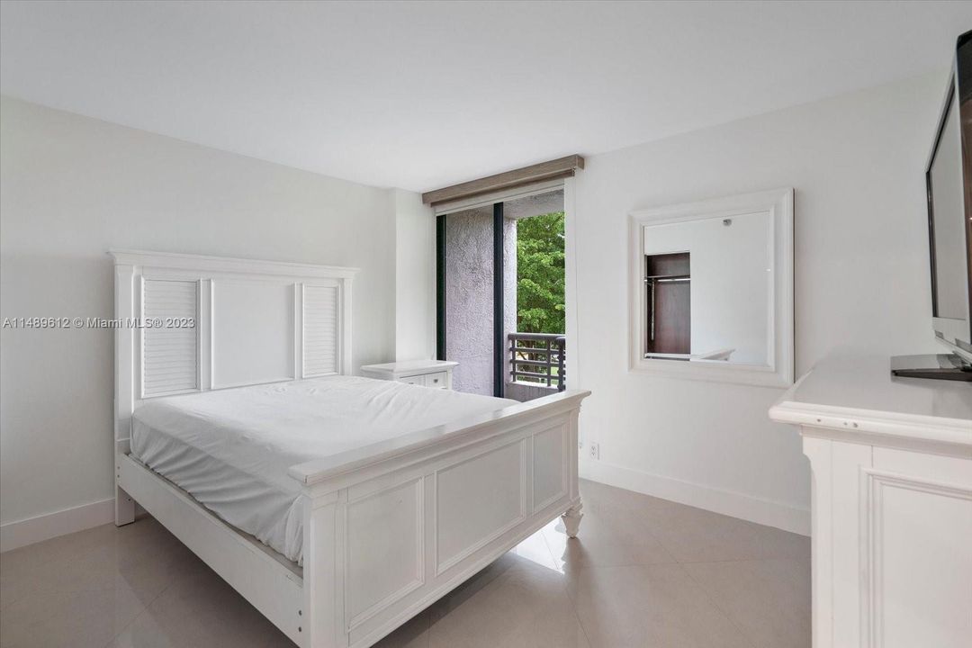 Recently Rented: $3,500 (2 beds, 2 baths, 1271 Square Feet)