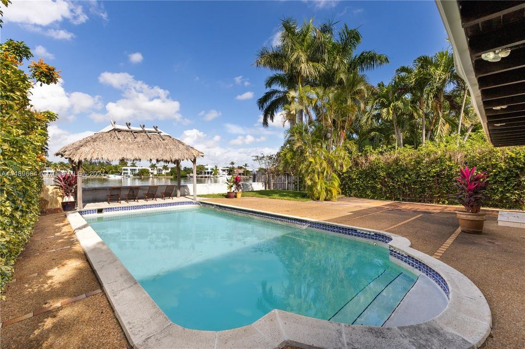 Recently Sold: $3,250,000 (4 beds, 3 baths, 2565 Square Feet)