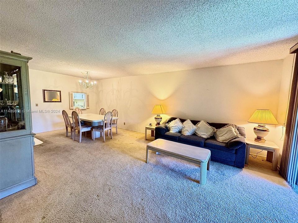 Recently Sold: $180,000 (1 beds, 2 baths, 1050 Square Feet)