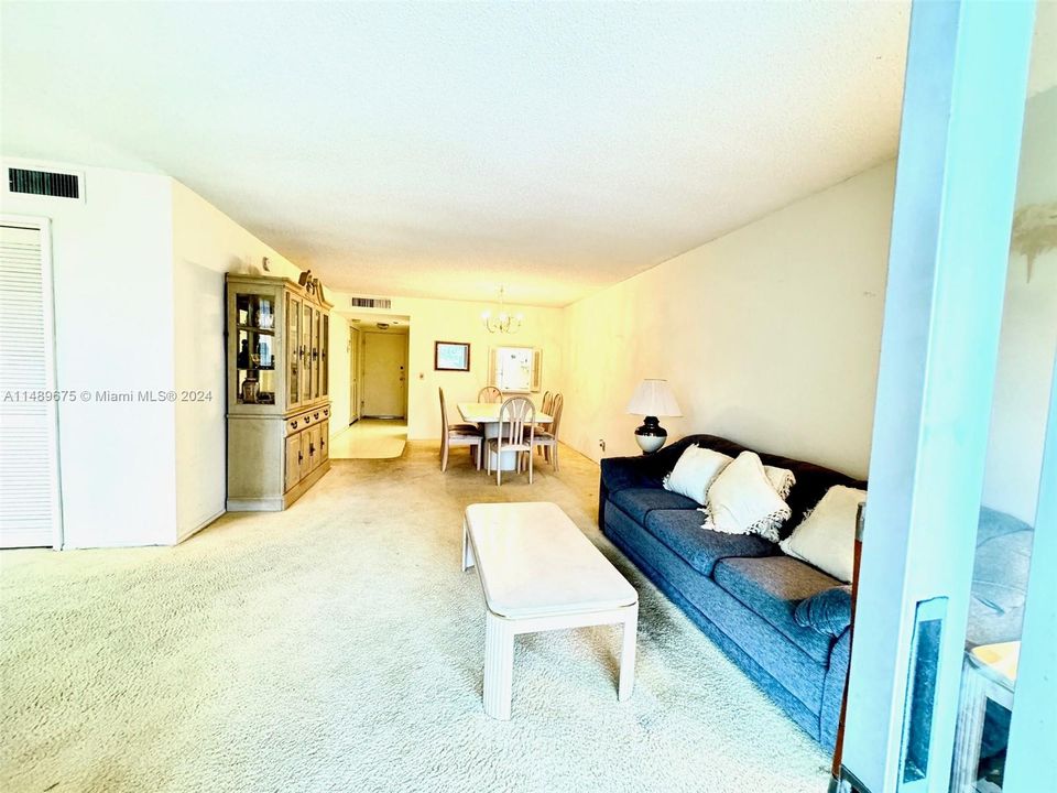 Recently Sold: $180,000 (1 beds, 2 baths, 1050 Square Feet)