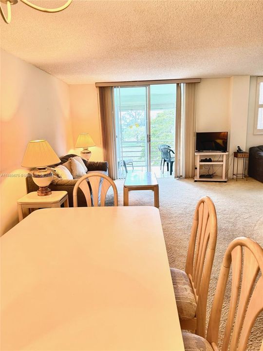 Recently Sold: $180,000 (1 beds, 2 baths, 1050 Square Feet)