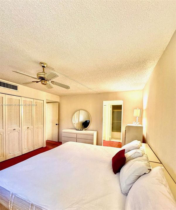 Recently Sold: $180,000 (1 beds, 2 baths, 1050 Square Feet)