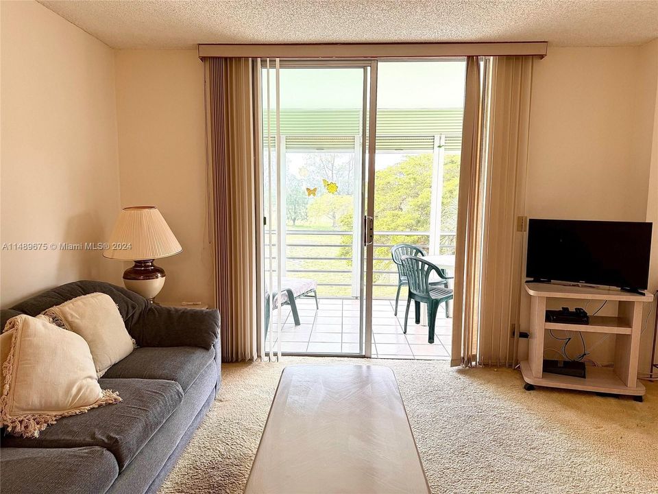 Recently Sold: $180,000 (1 beds, 2 baths, 1050 Square Feet)