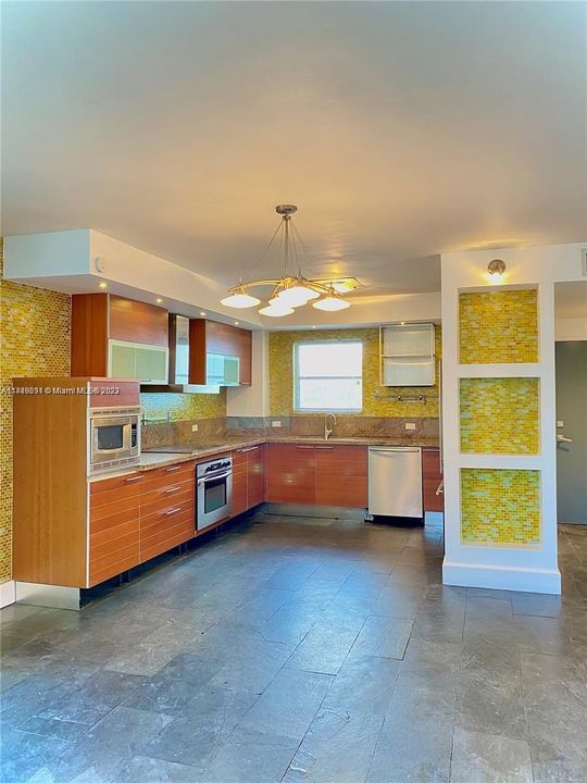 Recently Rented: $2,600 (2 beds, 2 baths, 1230 Square Feet)