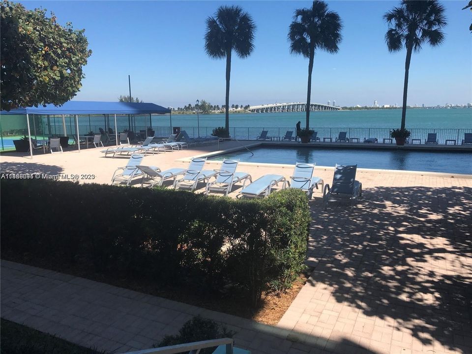 Recently Rented: $2,600 (2 beds, 2 baths, 1230 Square Feet)