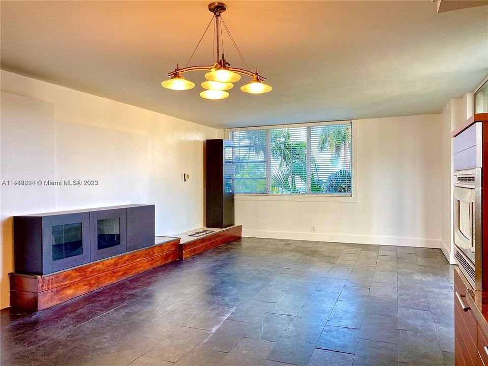 Recently Rented: $2,600 (2 beds, 2 baths, 1230 Square Feet)