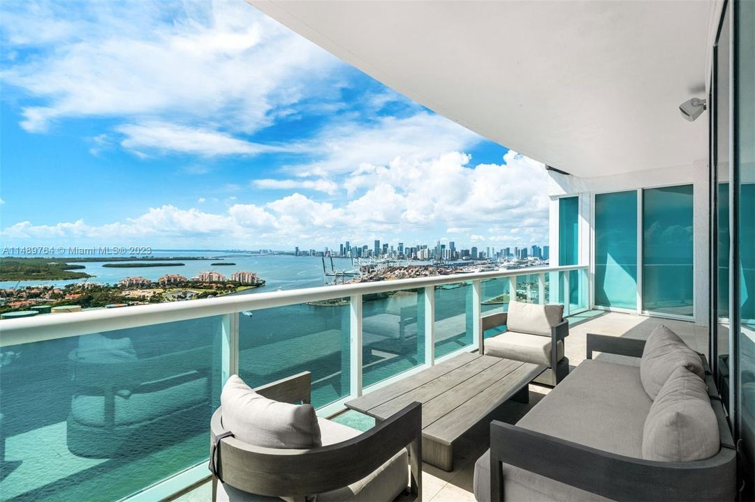Active With Contract: $6,750,000 (3 beds, 3 baths, 2618 Square Feet)