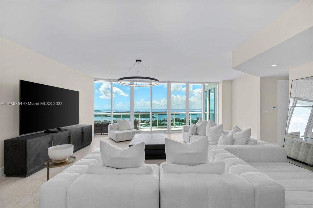 Active With Contract: $6,750,000 (3 beds, 3 baths, 2618 Square Feet)