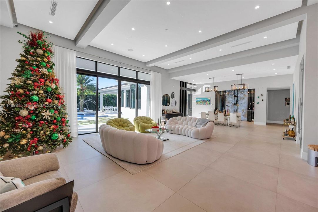 Recently Sold: $5,999,999 (7 beds, 9 baths, 9045 Square Feet)