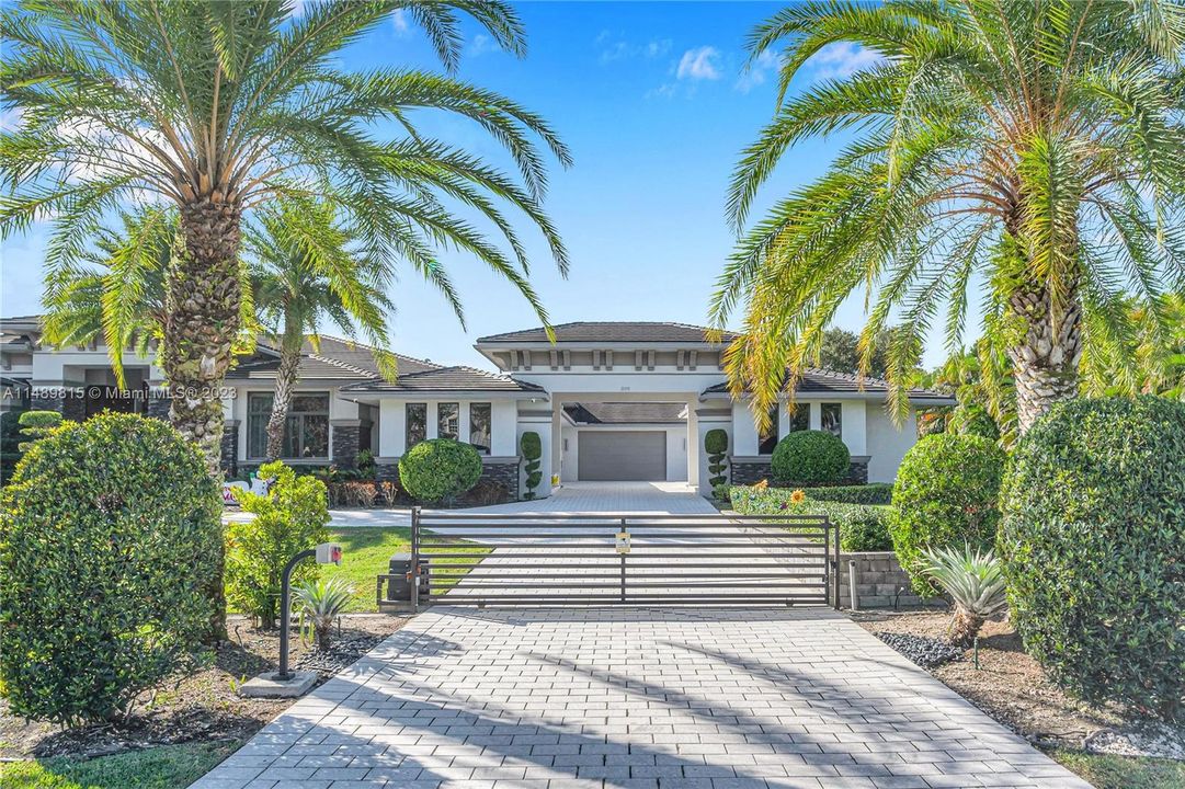 Recently Sold: $5,999,999 (7 beds, 9 baths, 9045 Square Feet)