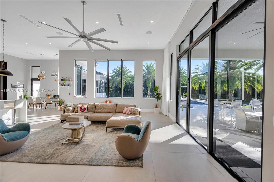 Recently Sold: $5,999,999 (7 beds, 9 baths, 9045 Square Feet)