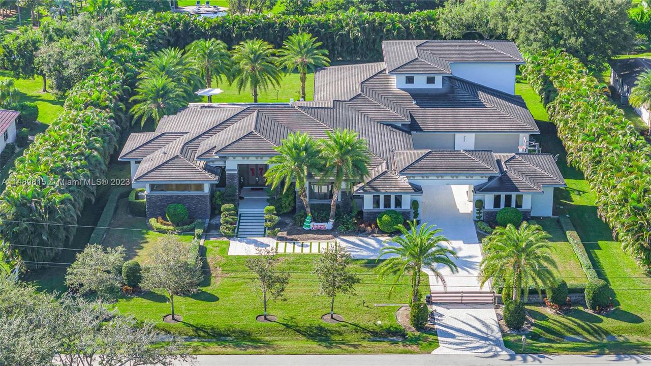 Recently Sold: $5,999,999 (7 beds, 9 baths, 9045 Square Feet)