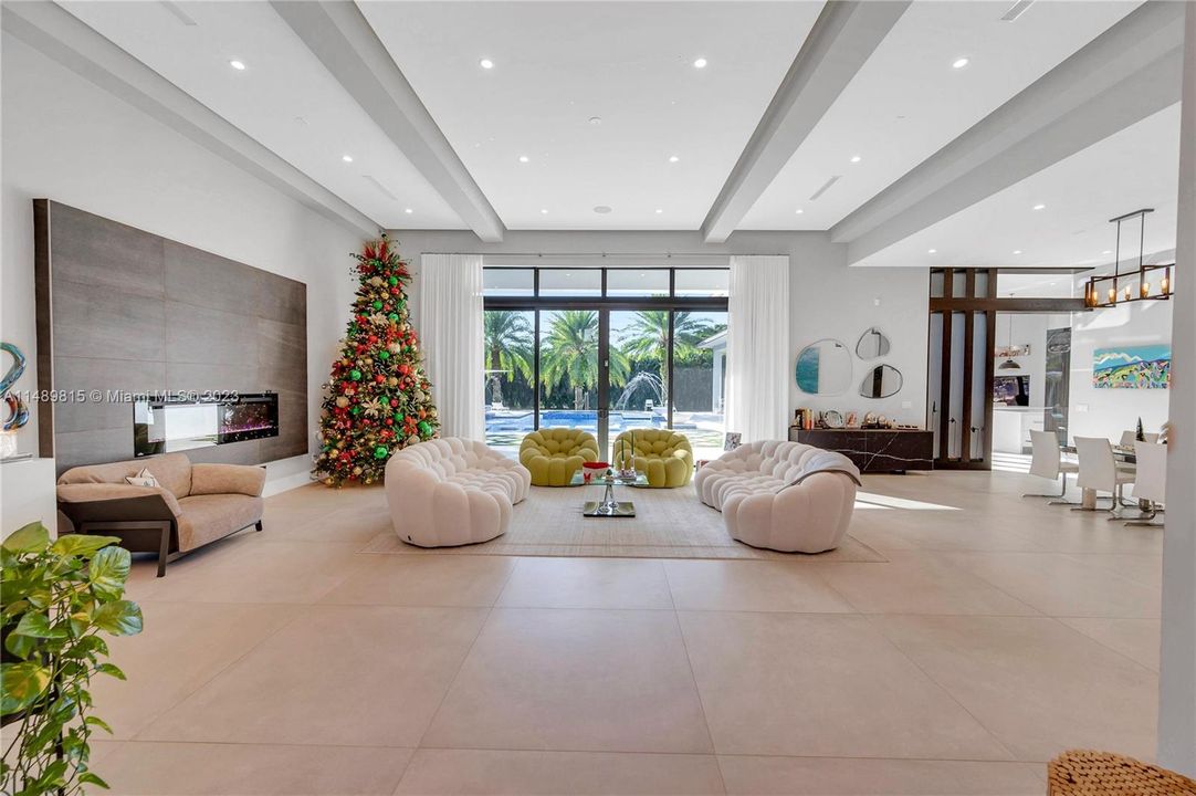 Recently Sold: $5,999,999 (7 beds, 9 baths, 9045 Square Feet)