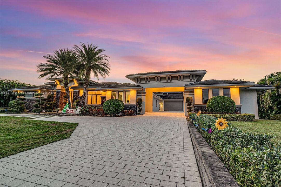 Recently Sold: $5,999,999 (7 beds, 9 baths, 9045 Square Feet)