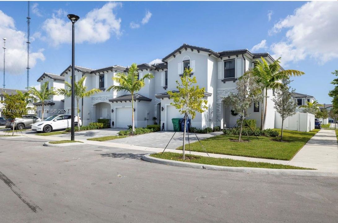 Недавно продано: $525,000 (3 спален, 2 ванн, 1344 Квадратных фут)