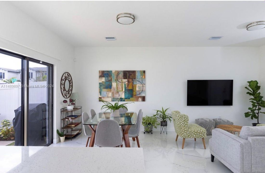 Недавно продано: $525,000 (3 спален, 2 ванн, 1344 Квадратных фут)