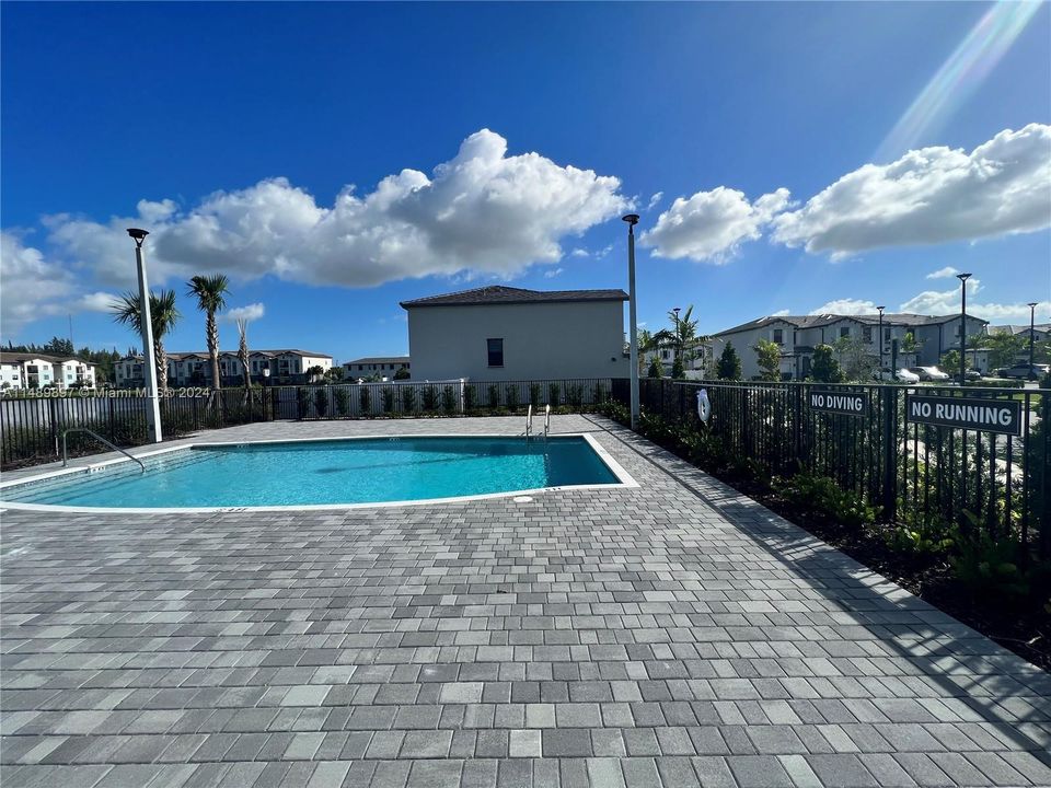 Недавно продано: $525,000 (3 спален, 2 ванн, 1344 Квадратных фут)