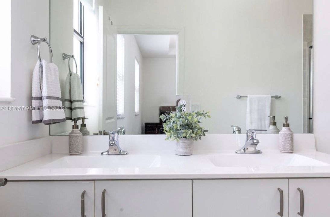 Недавно продано: $525,000 (3 спален, 2 ванн, 1344 Квадратных фут)