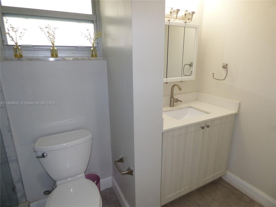 For Sale: $219,000 (1 beds, 1 baths, 812 Square Feet)