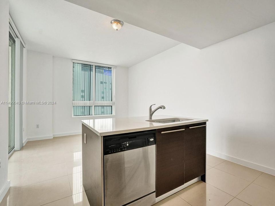 For Sale: $439,000 (1 beds, 1 baths, 651 Square Feet)