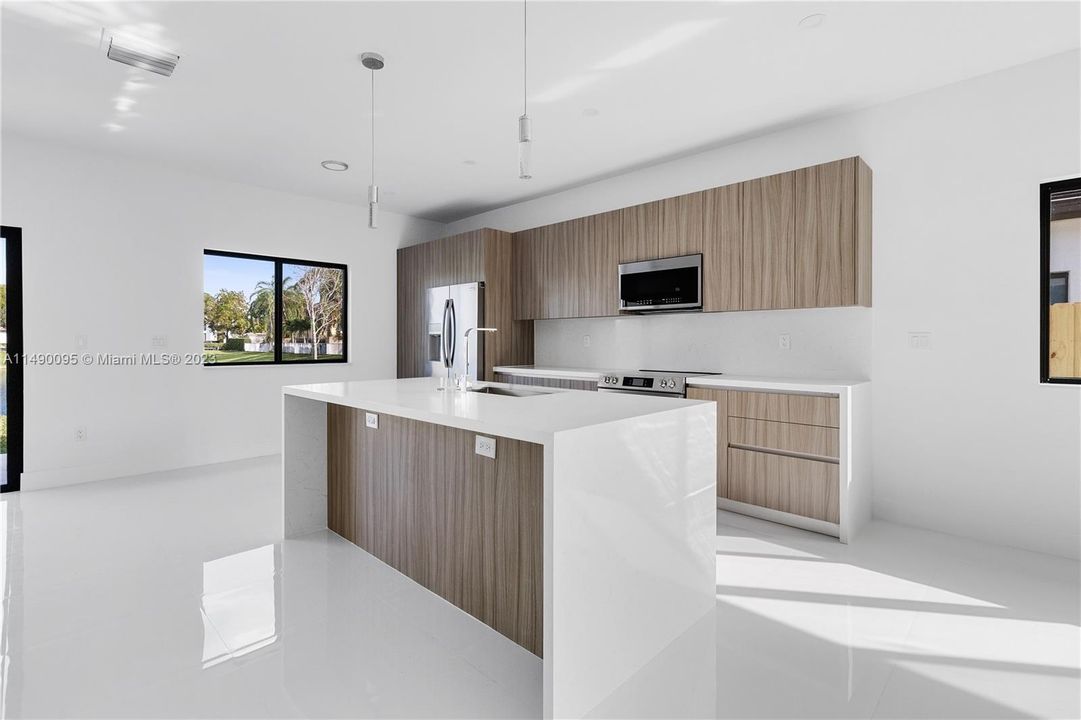 Recently Sold: $889,900 (4 beds, 3 baths, 2000 Square Feet)