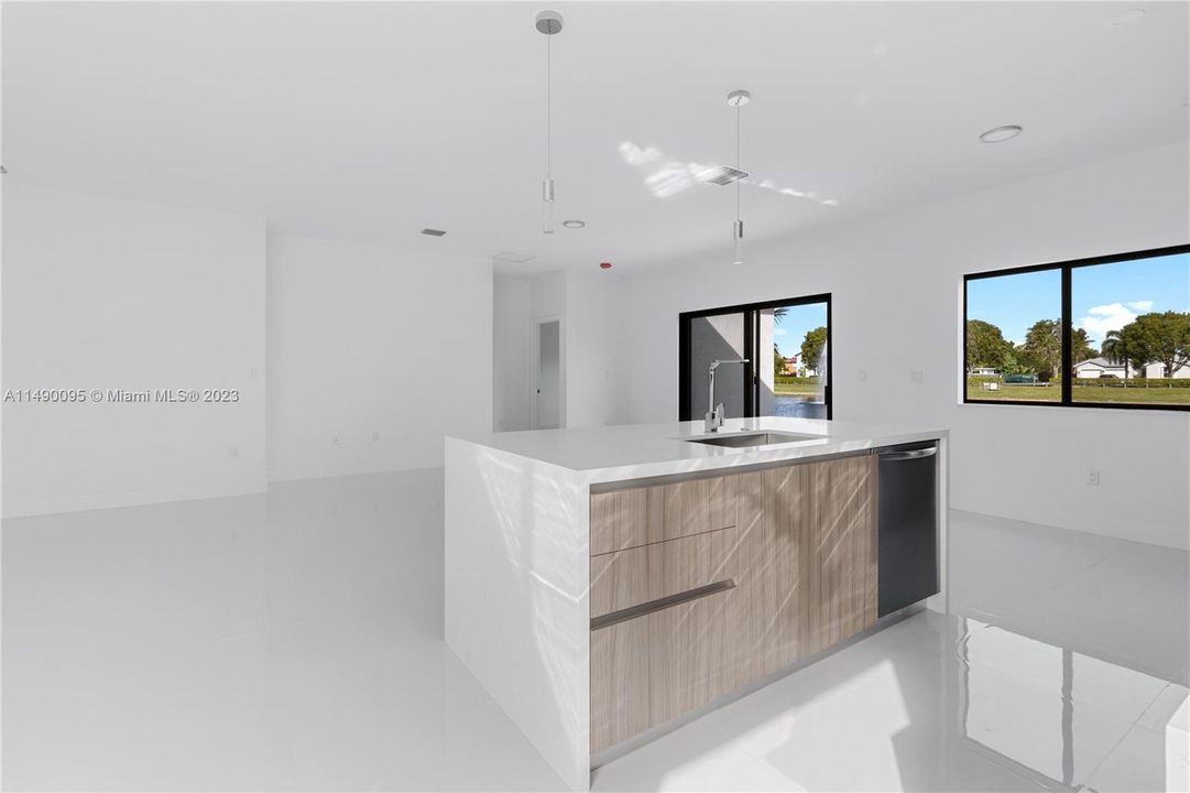 Recently Sold: $889,900 (4 beds, 3 baths, 2000 Square Feet)