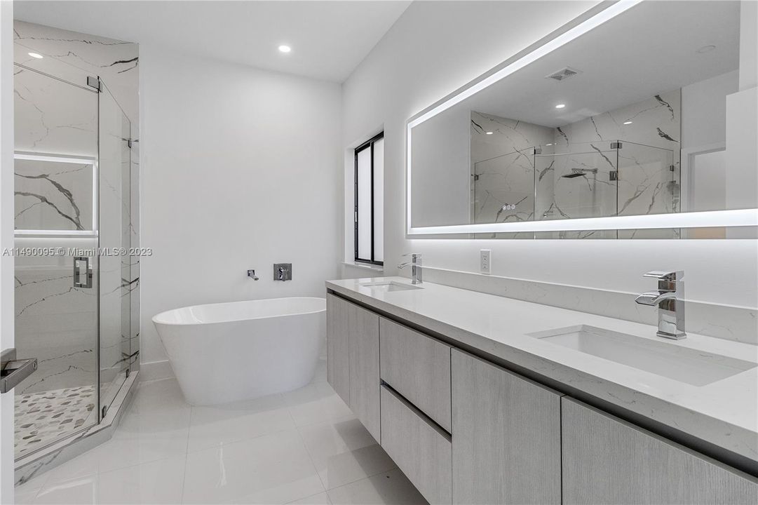 Recently Sold: $889,900 (4 beds, 3 baths, 2000 Square Feet)