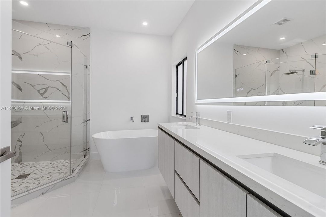 Recently Sold: $889,900 (4 beds, 3 baths, 2000 Square Feet)