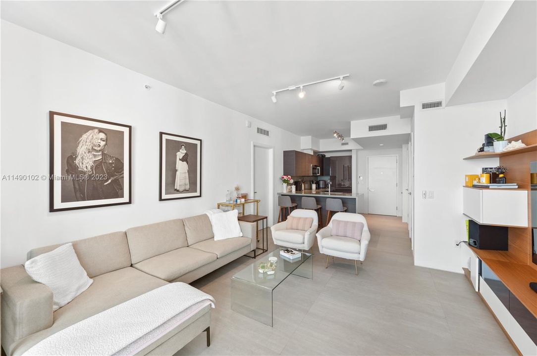 For Sale: $730,000 (1 beds, 1 baths, 830 Square Feet)