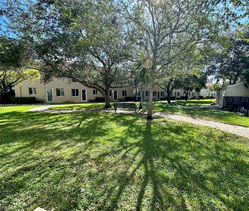 Недавно продано: $419,000 (4 спален, 3 ванн, 1689 Квадратных фут)