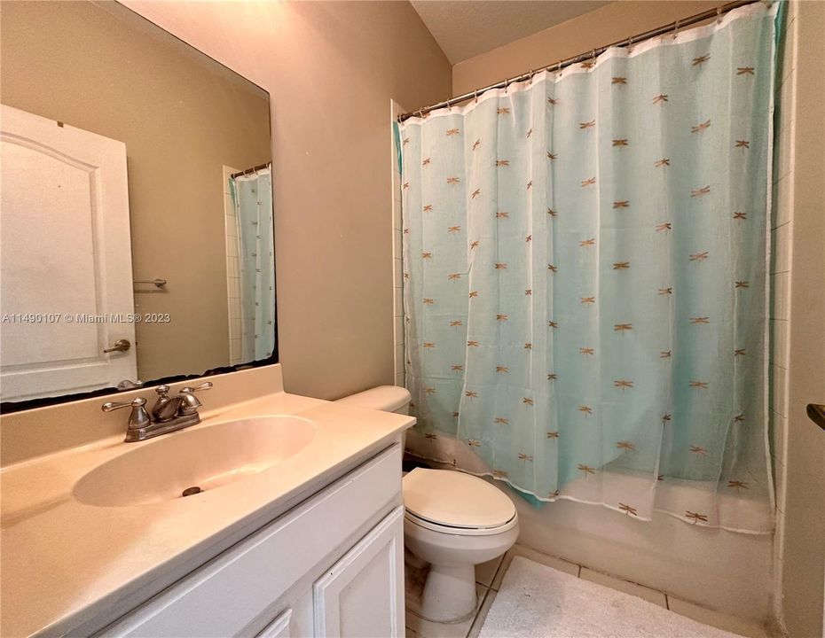 Недавно продано: $419,000 (4 спален, 3 ванн, 1689 Квадратных фут)