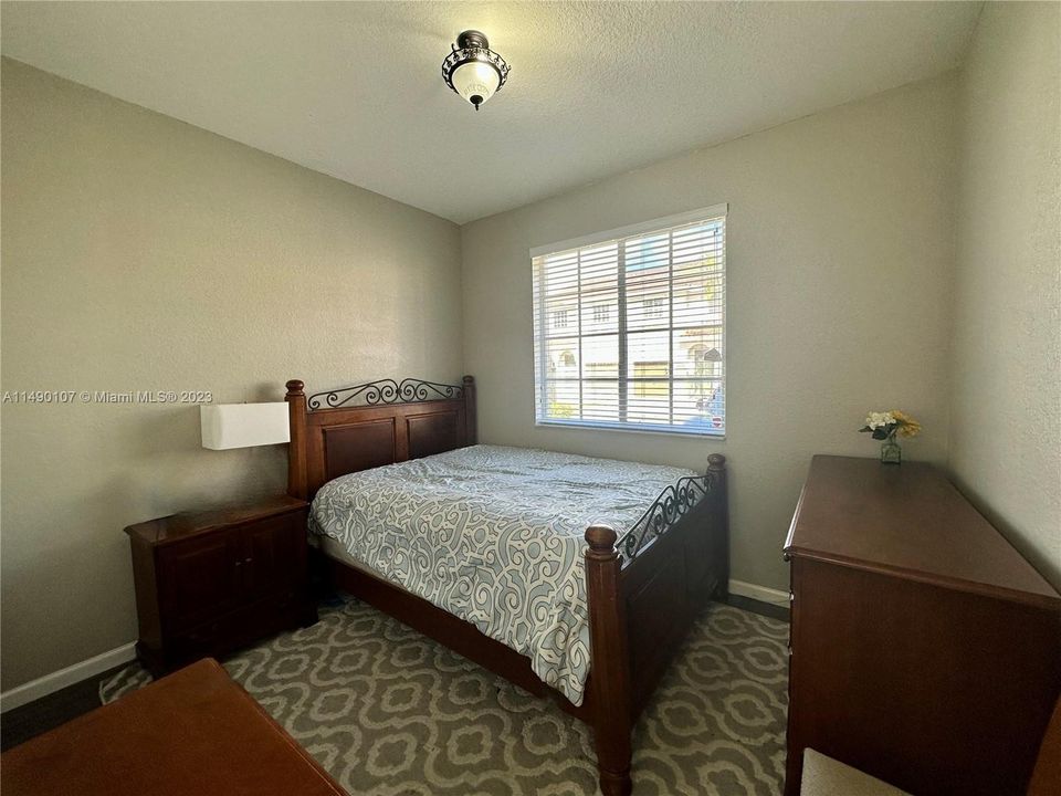 Недавно продано: $419,000 (4 спален, 3 ванн, 1689 Квадратных фут)