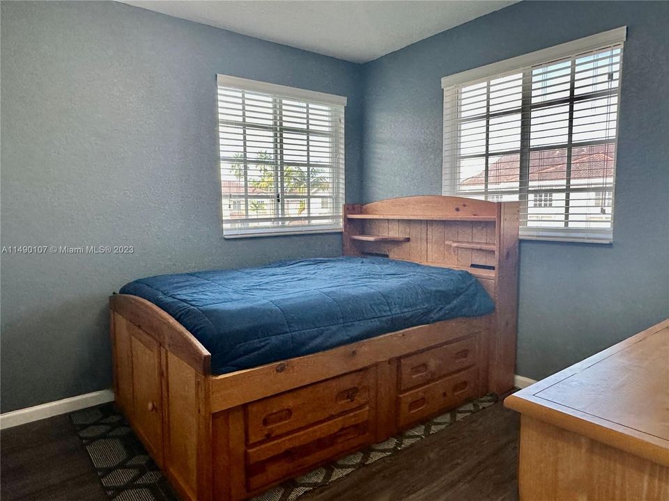 Недавно продано: $419,000 (4 спален, 3 ванн, 1689 Квадратных фут)