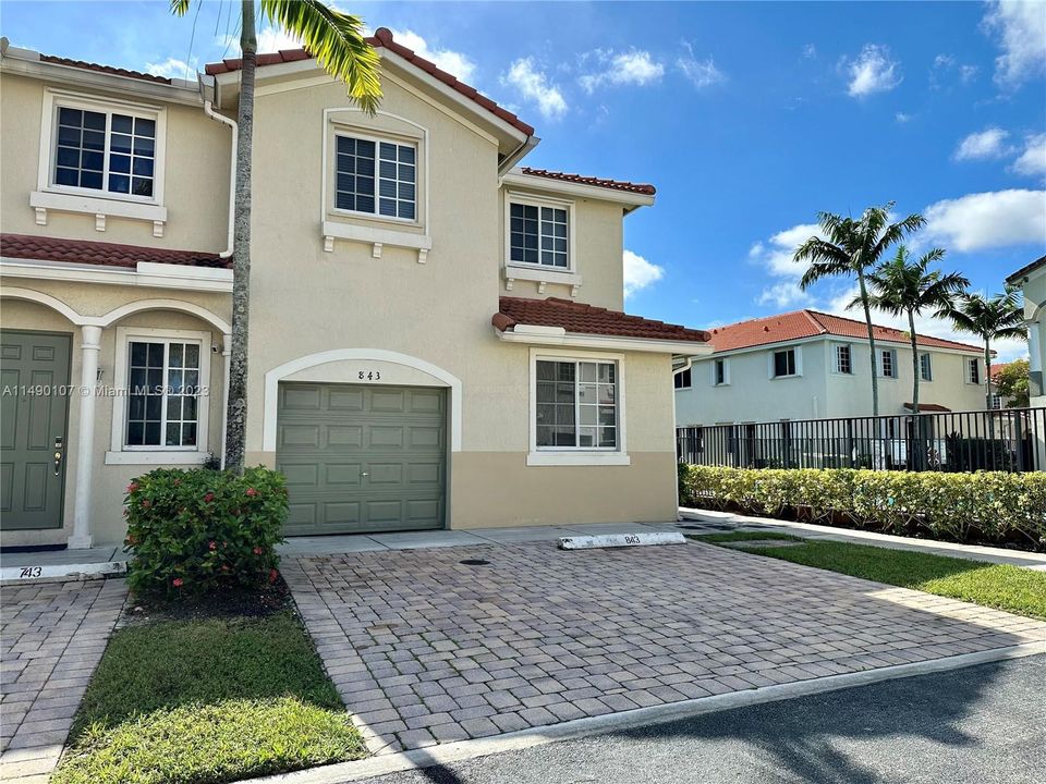 Недавно продано: $419,000 (4 спален, 3 ванн, 1689 Квадратных фут)