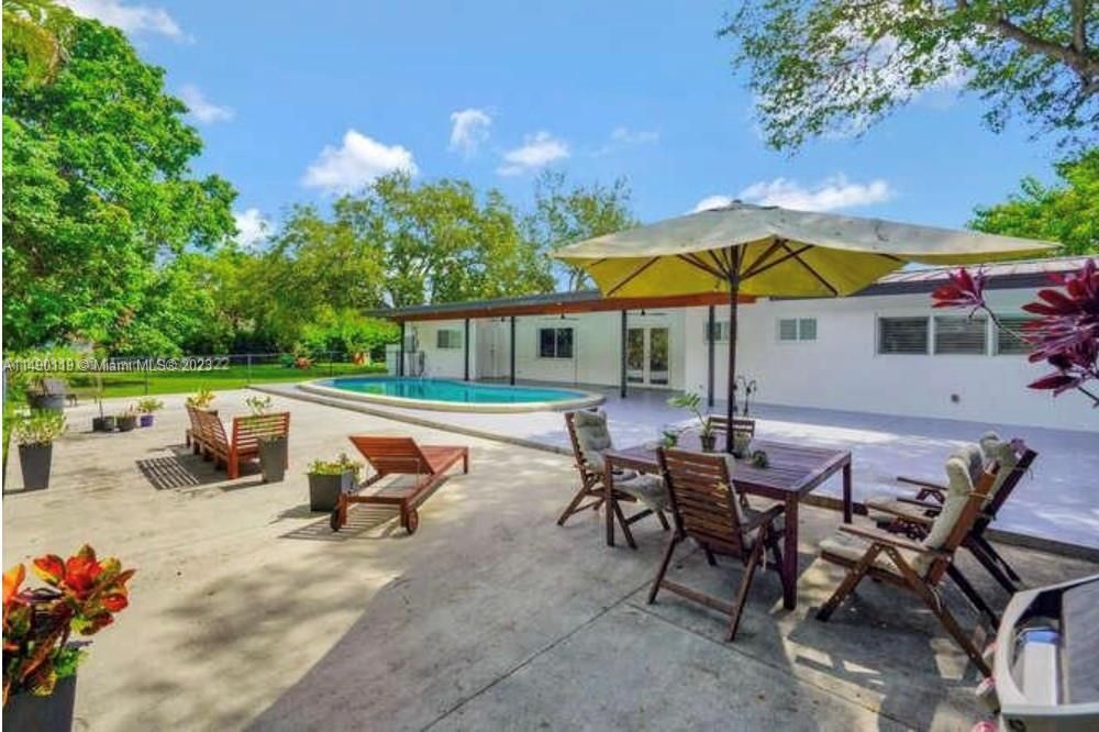 Недавно продано: $2,500,000 (4 спален, 3 ванн, 1647 Квадратных фут)