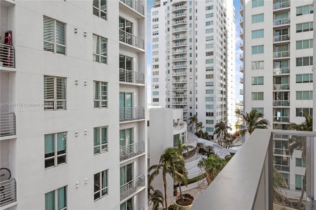 Active With Contract: $390,000 (0 beds, 1 baths, 393 Square Feet)