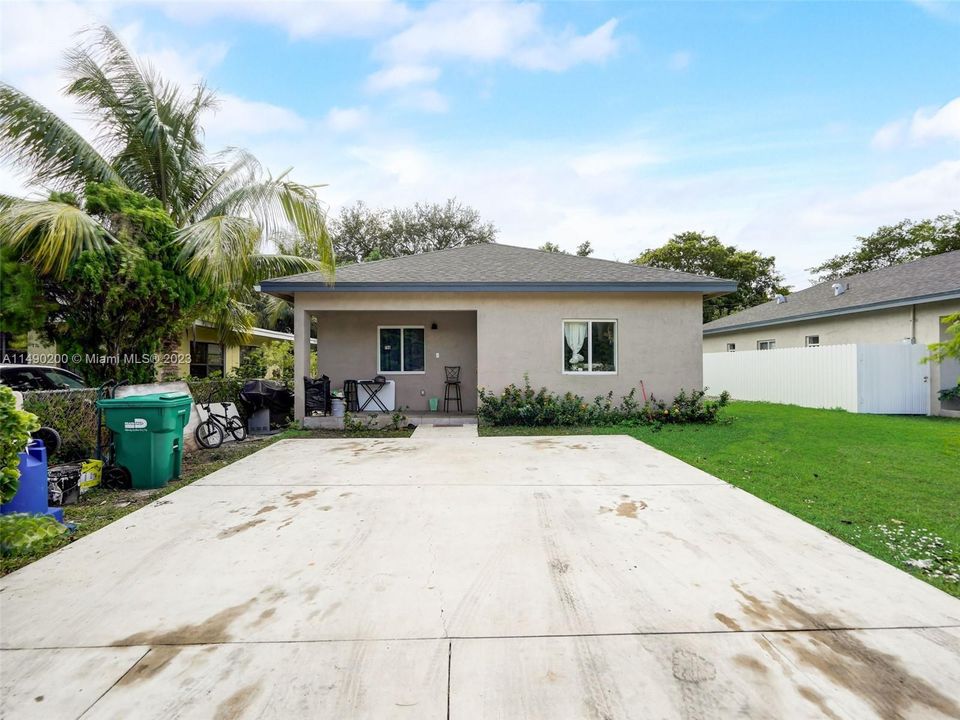 Недавно продано: $540,000 (4 спален, 2 ванн, 1443 Квадратных фут)