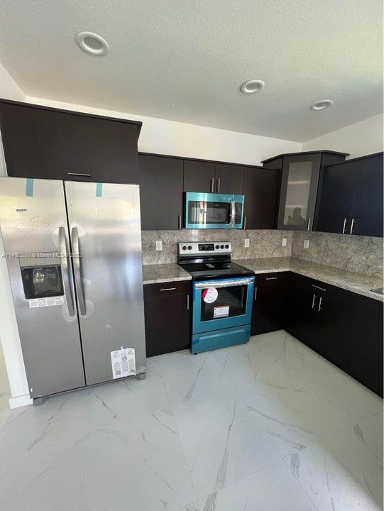 Недавно продано: $540,000 (4 спален, 2 ванн, 1443 Квадратных фут)