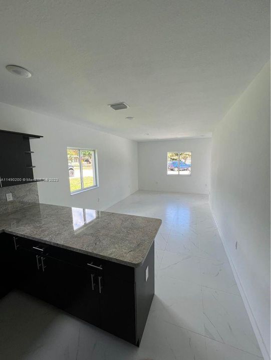 Недавно продано: $540,000 (4 спален, 2 ванн, 1443 Квадратных фут)